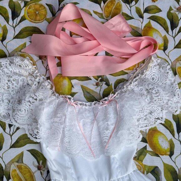 HANDMADE VTG (60s - 70s) RUFFLE & LACE full skirt wedding dress w/ ribbon tie! - Picture 9 of 14